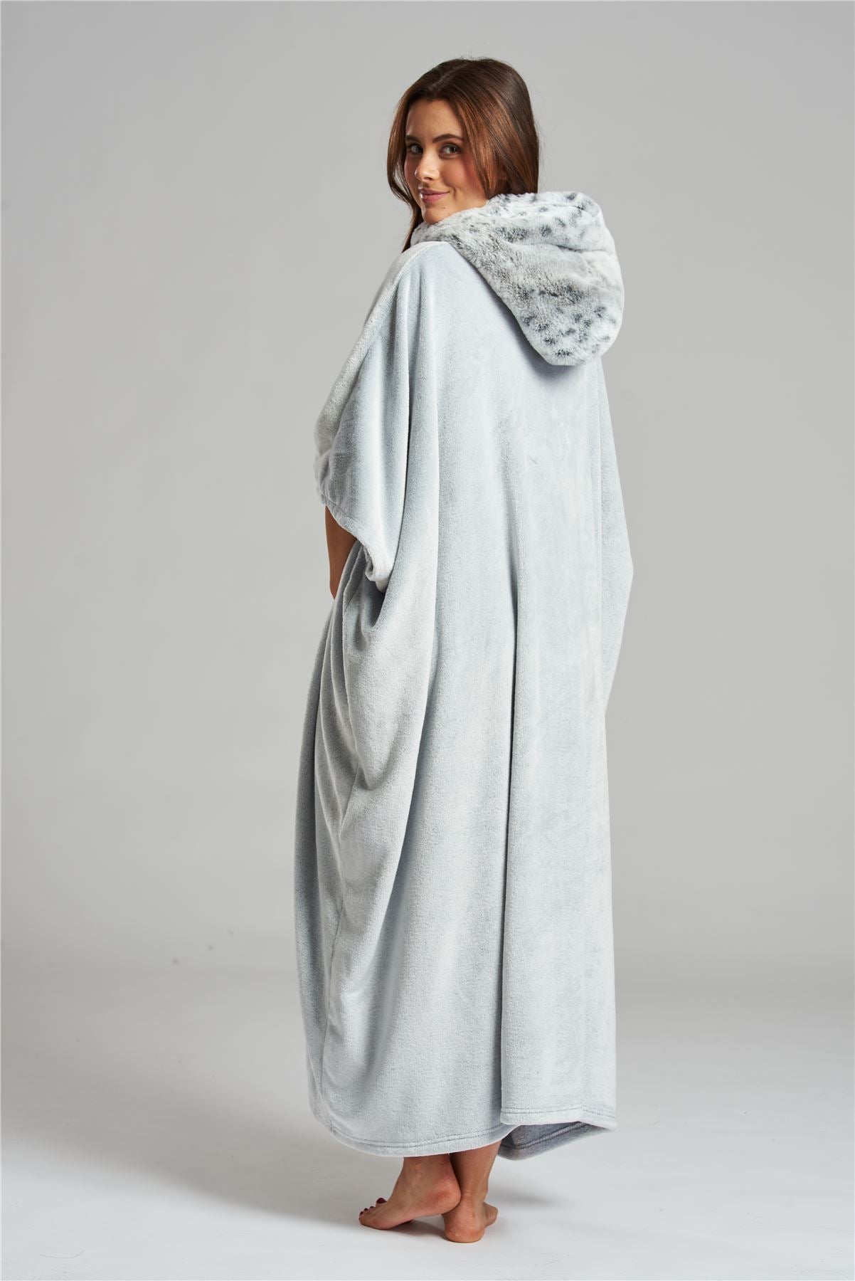 Loungeable Adults Grey Snow Leopard Long Poncho